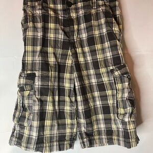 urban pipeline Black, Gray & Yellow Plaid Cargo Shorts for boys
